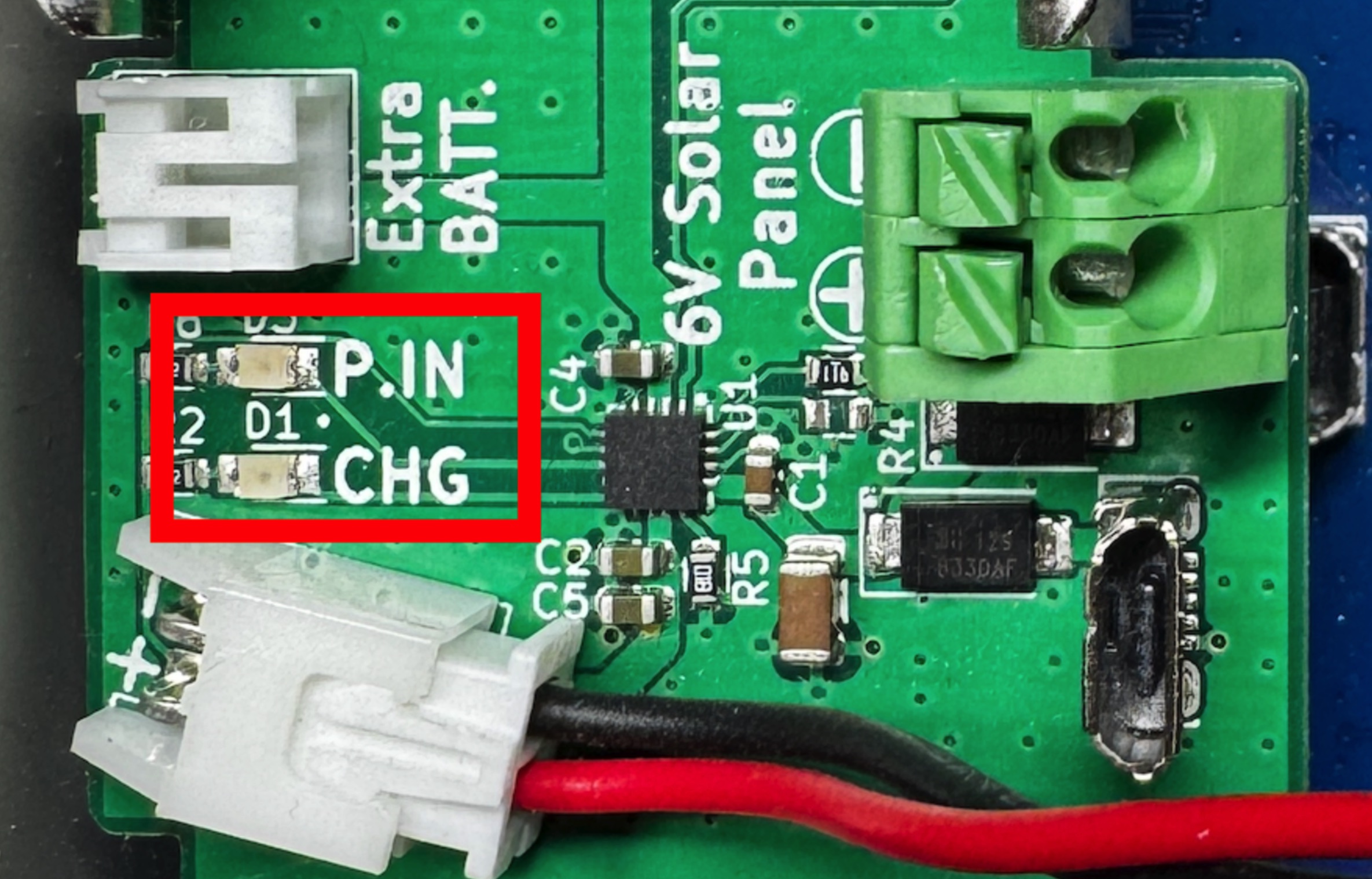 image showing charge controller LED - green P.IN, red CHG
